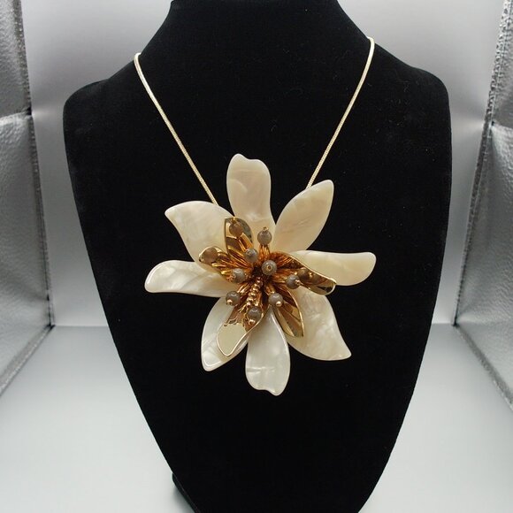 Ann Taylor Faux MOP Flower Lariat Necklace-Adjustable Length - Picture 4 of 6